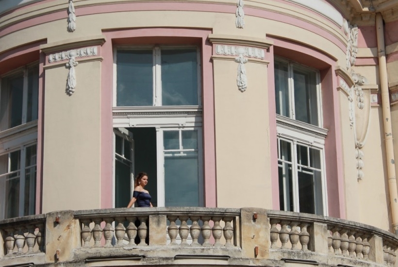 Необичайната фотосесия на една абитуриентка от Русе 