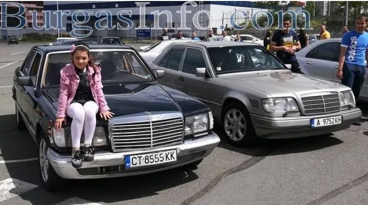Мерцедесът на Тодор Живков и патриах Максим кръстосва Бургас (СНИМКИ)