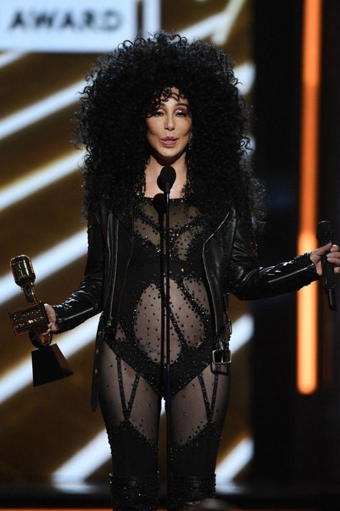 Най-хубавите и грозни тоалети на червения килим на Billboard Music Awards 2017 (СНИМКИ)
