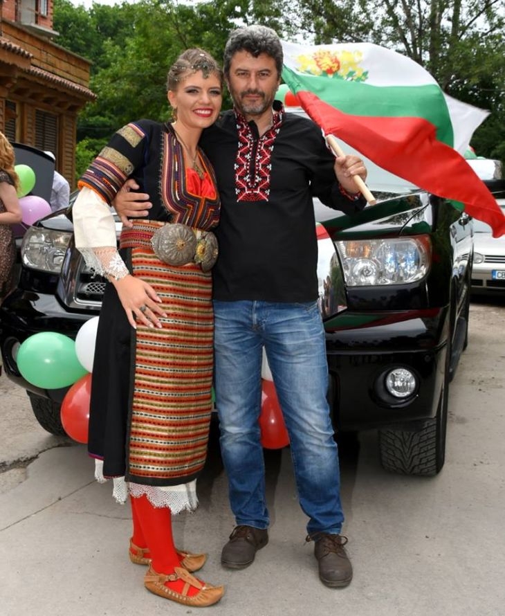 Само в БЛИЦ! Тази абитуриентка просълзи цяла България, видът й ще ви разтърси (СНИМКИ)