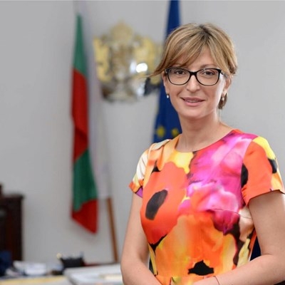 Скандалът след думите на Путин набира сила! Красивата ни вицепремиерка захапа руския президент с факти (СНИМКА)