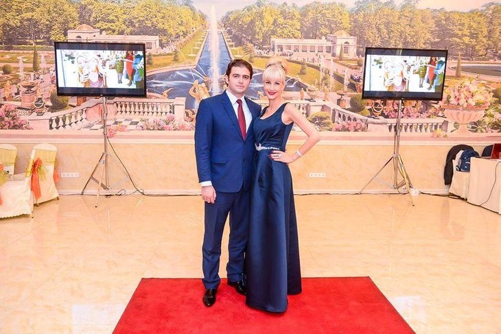 Мисис Баба вдига не една, а две сватби