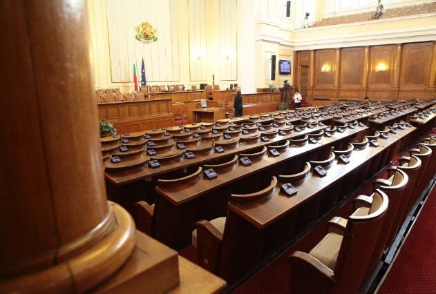 Депутатите работиха днес само час и 37 минути, липсвали точки в дневния ред