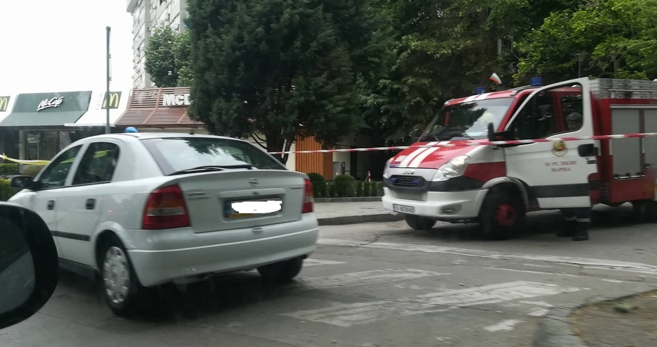 Полицията във Варна: Хората от ниските етажи на блоковете до „Макдрайв” да не се показват по терасите!
