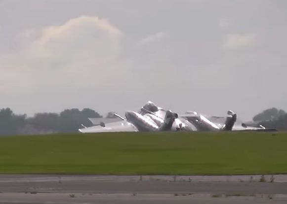 Последният „революционен” изтребител Sea Vixen XP924 на британските ВВС се разби при кацане (ВИДЕО)