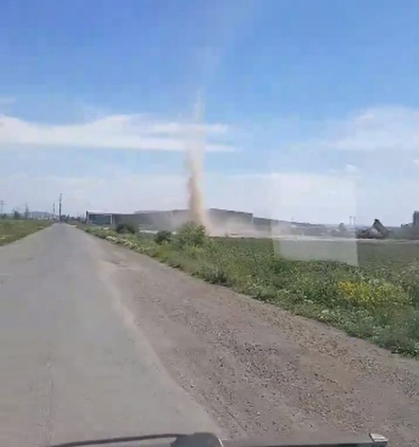 Уникално ВИДЕО: Торнадо профуча край Бургас