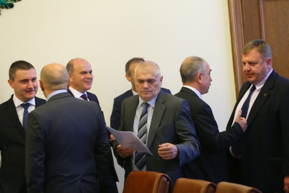 Ловчанският митрополит на крака при кабинета, дари министрите с икони, а премиера - с грамота (СНИМКИ/ВИДЕО)