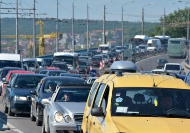 Важно за шофьорите! Брюксел маха винетките в ЕС от 1 януари 2018 г., но въвежда нов данък "задръстване" 