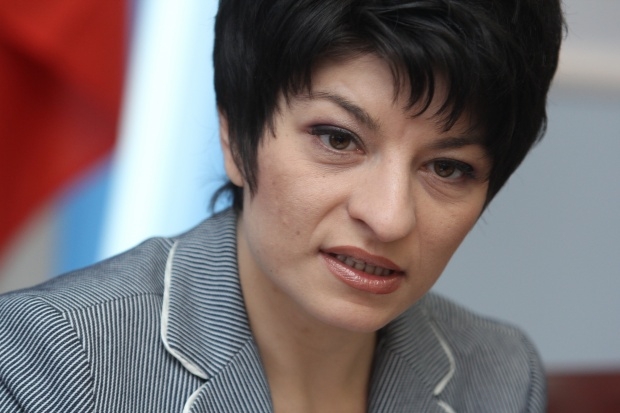 Депутати се нападнаха в ефир, обиждат се на театър и фашизъм