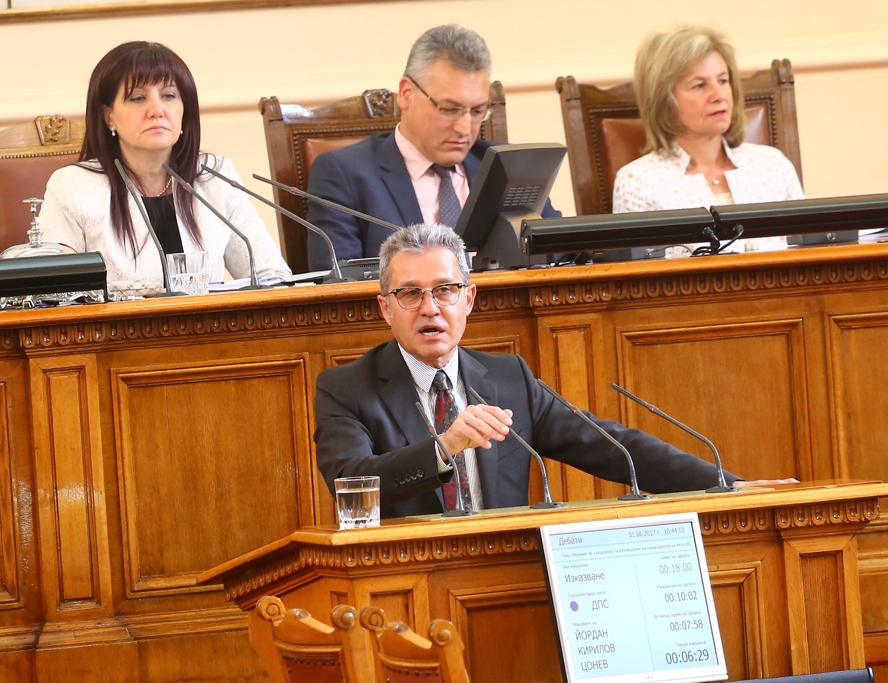 Пеевски и Цонев разтресоха олигархията 