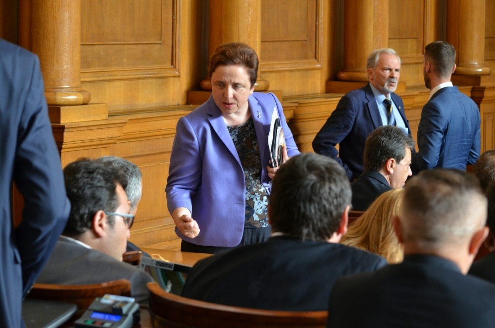 Първо в БЛИЦ! В парламента стана страшно! Жесток челен сблъсък ГЕРБ - БСП за концесиите! 