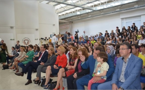 Родни звезди разказват за тежкото си детство (СНИМКИ)