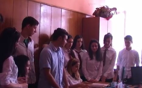 За пример! Бургаски ученици преписаха „История славянобългарска“,  за да ...