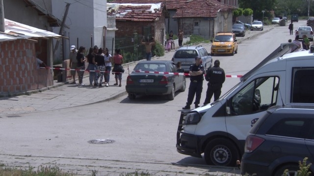 В „Модерно предградие” почерня от полиция! Издирват близките на 16-годишния Трайчо, който затри 9 мигранти на „Тракия” (СНИМКИ)