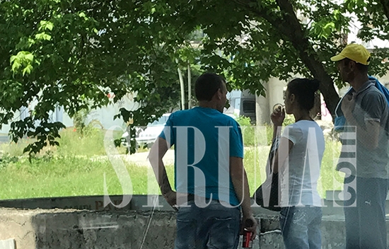 Пред центъра за наркомани в Благоевград е тежко! Психопато, Лепичо и компания чакат за метадон, пълно е със спринцовки (СНИМКИ)
