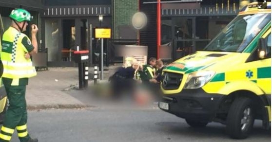 Въоръжен стреля по полицаи в сърцето на Швеция 