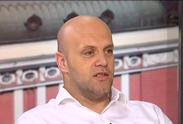 Проговори Кемил Рамадан, заплашвал с SMS-си Нинова и Радев!