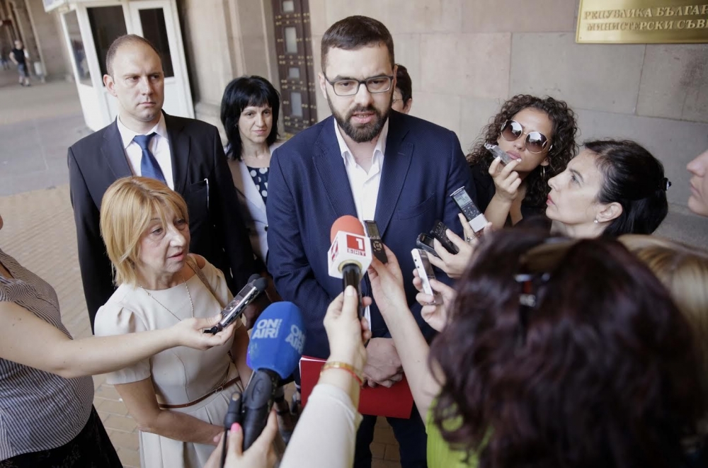 Социалистите атакуват образователния закон в Конституционния съд, за да спрат безумията в училищата 