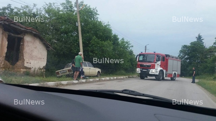 Тежко меле край Монтана с "Лада" на преклонна възраст и луксозен джип, има ранени (СНИМКИ)