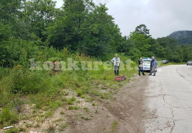 Зрелищна катастрофа в Мездра! Две коли се обърнаха в канавки (СНИМКИ)