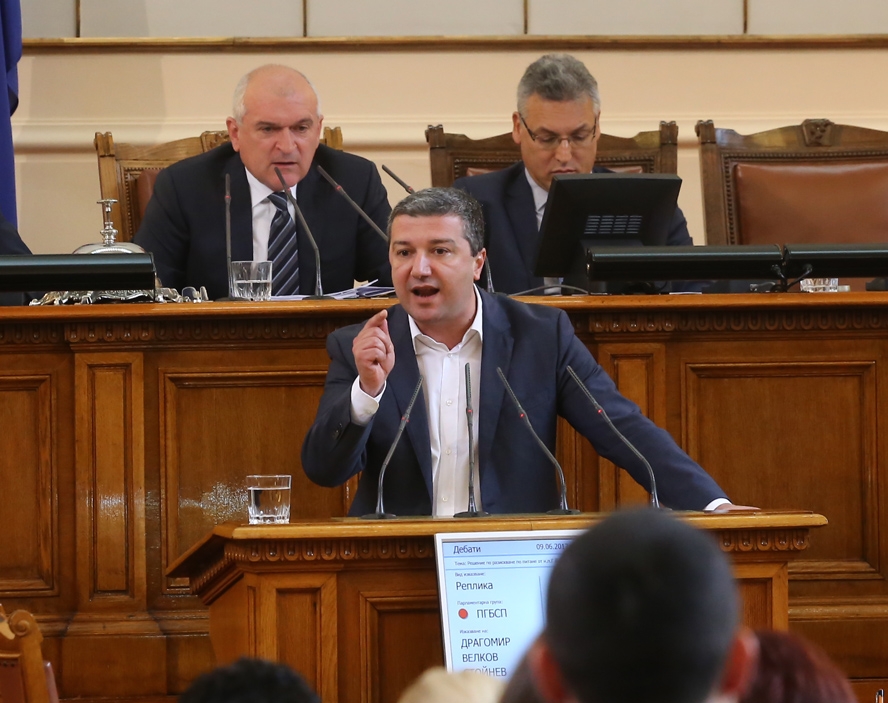 Яростна престрелка между БСП и ГЕРБ в парламента, червените заплашиха, че ще... 