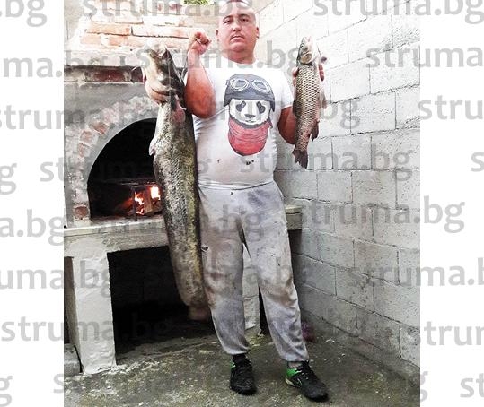 28-годишен гурбетчия си пробва късмета във водите на Места и събра очите на местните рибари (СНИМКИ)