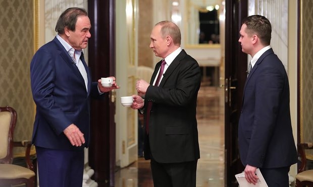 Путин призна, че вече е дядо, разказа за какво се кара със зетьовете си и защо е нахокал олигарсите (ВИДЕО)