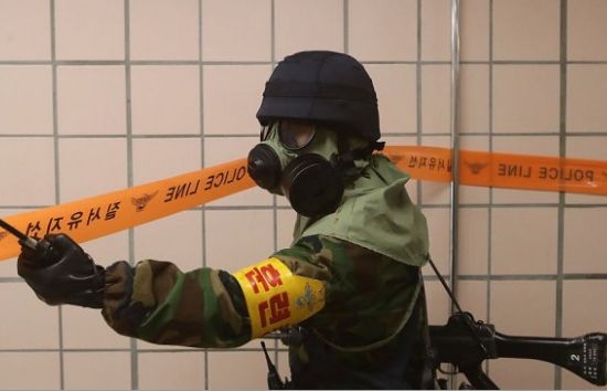 Шок! Преподавател в университет получи пратка, която се взриви в ръцете му!