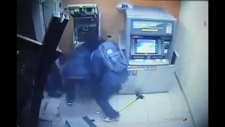 Извънредно и първо в БЛИЦ! Крупен обир на клон на известна банка в Бобошево!