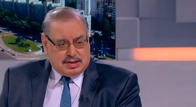 Роден експерт с важен анализ за Брекзит, Мей и какво е финансовото бъдеще на България