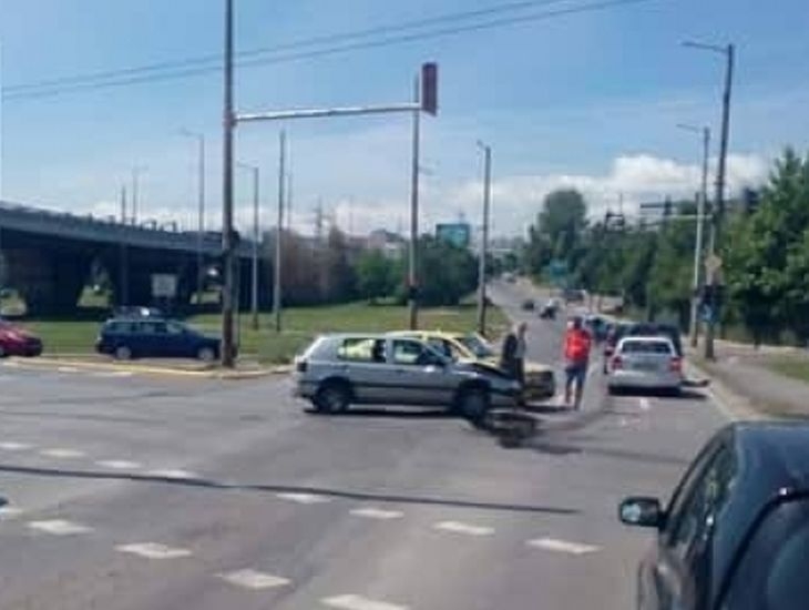 Първо в БЛИЦ! Жестока катастрофа под моста за летището в столичния квартал "Дружба" (СНИМКА)