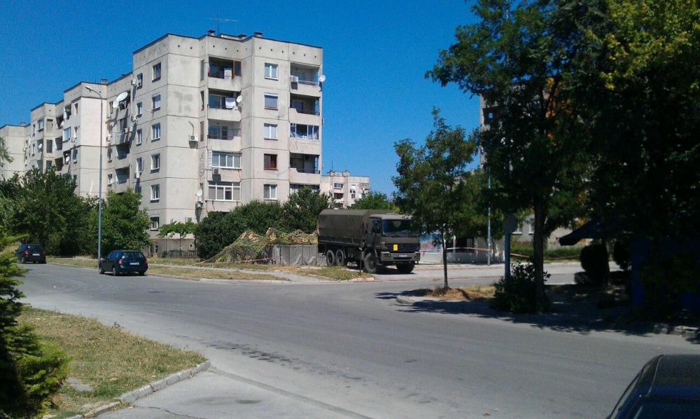 Пловдивски квартал в паника, полицията казала да не се показват навън (СНИМКИ)