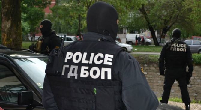 Пловдивчанка хвърли 20 бона от терасата за съдействие на полицията 