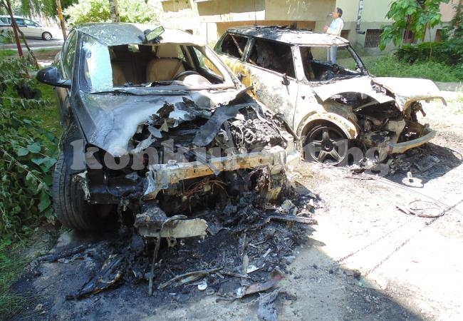 Врачански бизнесмен дава голяма парична награда, за да разбере кой е запалил колите му (СНИМКИ/ВИДЕО)