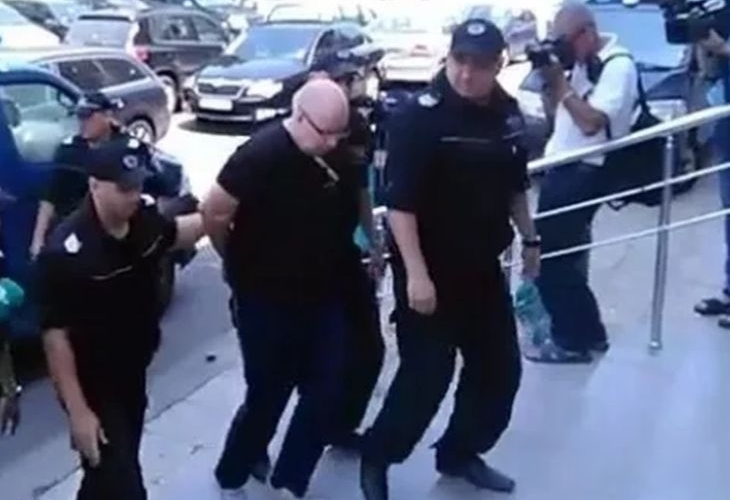 Извънредно от Бургас! Адвокат се опита да оправдае скандалния швед Ралф, но ето какво се случи!