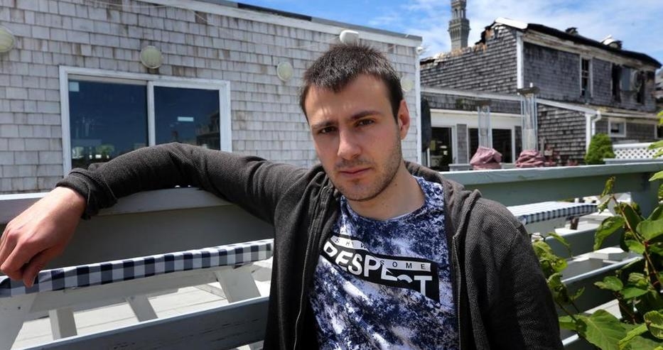 Известното щатско издание „Бостън глоуб“ разказа уникалната история на 19-годишния Стоян от Бургас, която трогна Америка