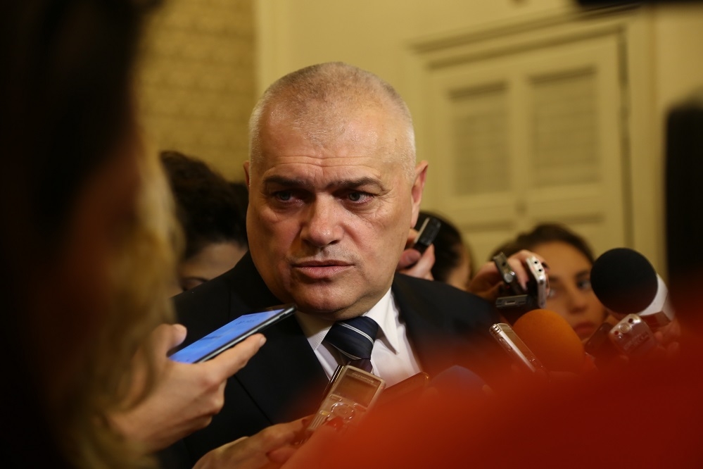 Министър Радев с важна новина за полицаите "на терен"