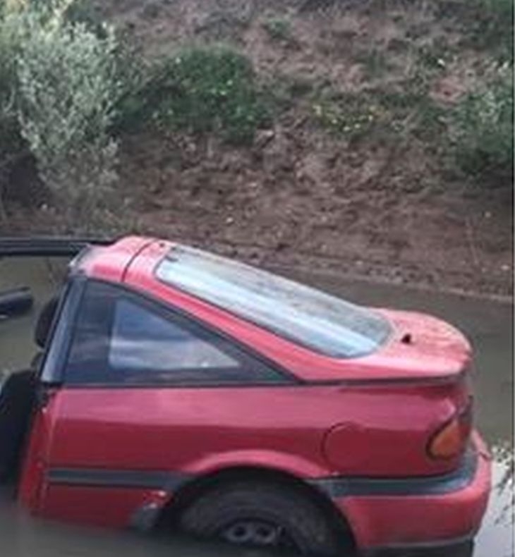Само в БЛИЦ! Мрежата прегря от бъзици заради тази СНИМКА на "кола-амфибия"