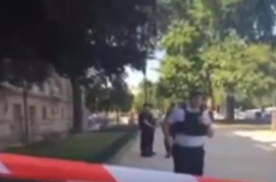 НА ЖИВО от Париж: Паника на "Шанз-Елизе" - отцепват района до Елисейския дворец