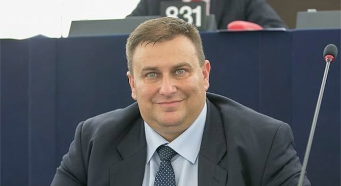 Емил Радев се похвали: ЕК одобри българската програма за борба с двойните стандарти на храните