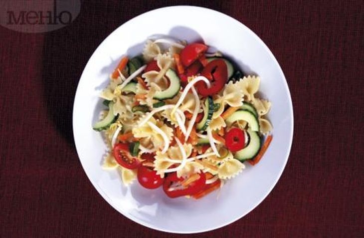 Нестандартно предложение за лятото! Ще се влюбите във вкуса на тази салата с паста