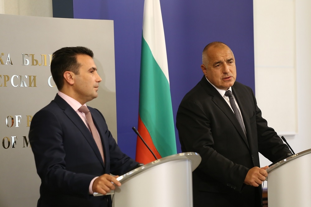 САЩ сипят хвалби към България заради договора с Македония!