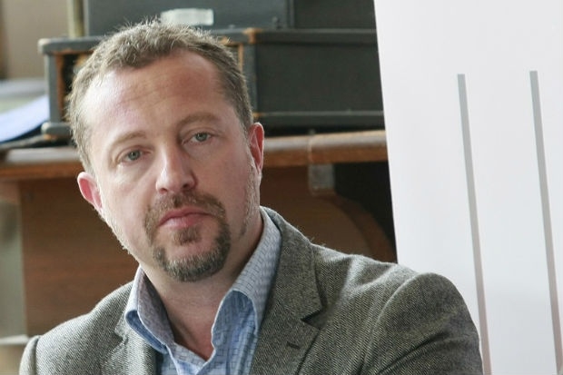 Депутат от ГЕРБ сигнализира за скандал с началника на кабинета на Румен Радев (ДОКУМЕНТИ)