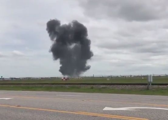 Изтребител F-16 на американските ВВС се разби в Хюстън (СНИМКИ/ВИДЕО)