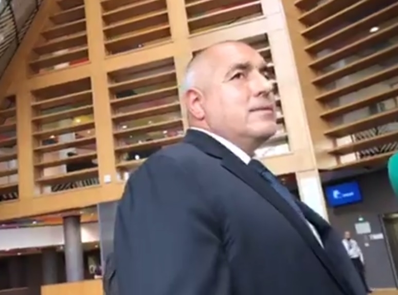 От сърцето на Европа премиерът описа страшна картина: Видях ужаса - навсякъде армии, бронирани камиони и картечници (ВИДЕО)