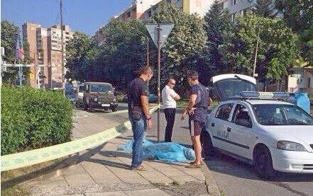 В Бургас е като на война: След взривения банкомат откриха труп на млад мъж пред районното кметство (СНИМКИ)