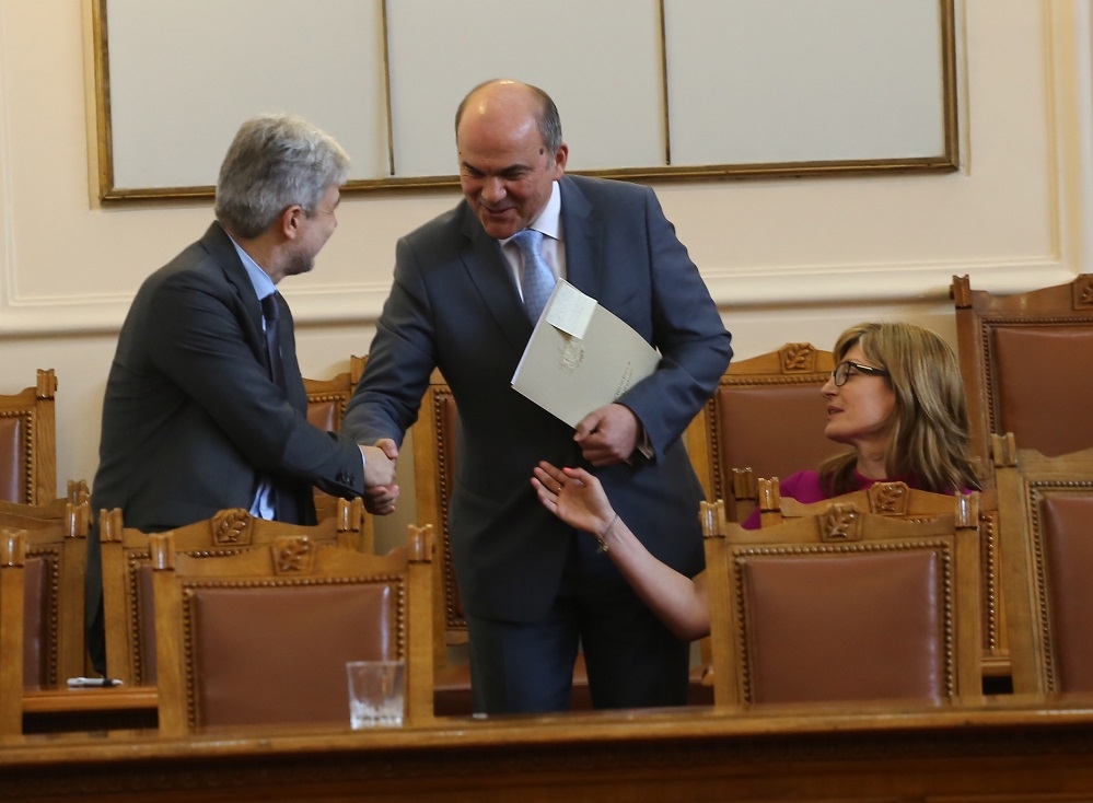 Днес в парламента ще бъде горещо! 