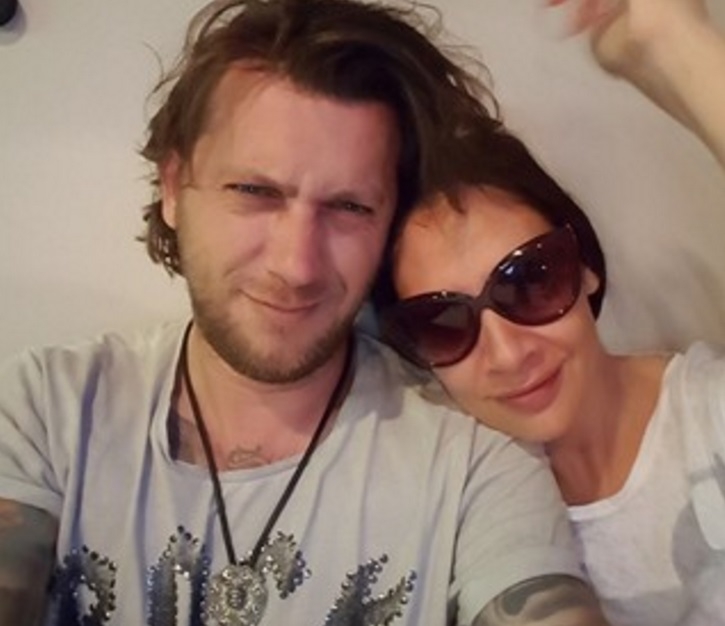 Веско Плачков порка от сутринта! С Мариана Попова пресушават по шише узо за вечеря