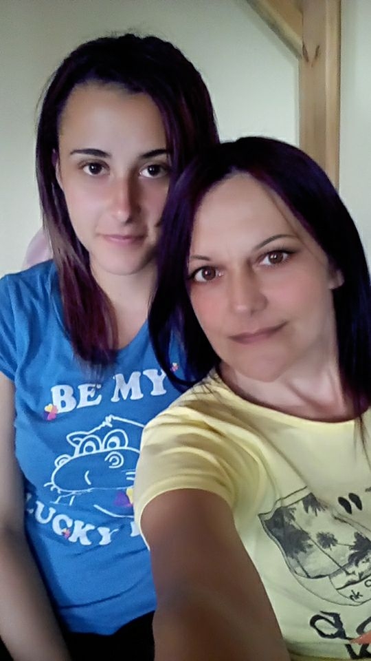 Майка публикува на фейсбук страницата на летище София стих: "Върни се дъще!"