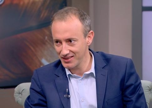Просветният министър се върна в ученическите си години и заговори за слабите си оценки 
